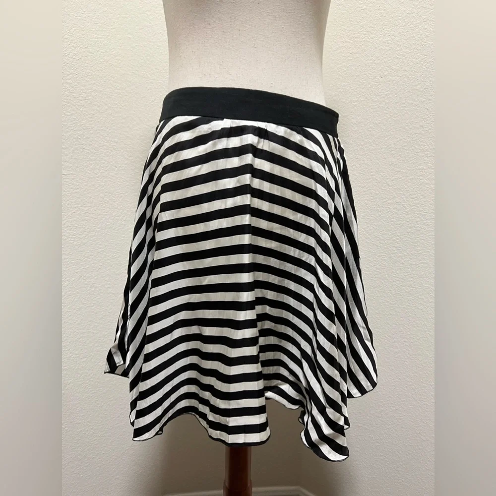 Elegant 100% Silk Fit & Flare Skirt - Picture 7 of 7